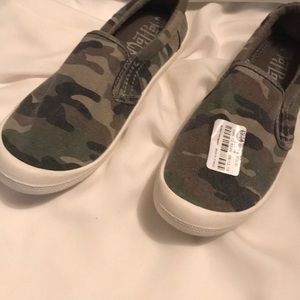 women's mad love kasandra slip on canvas flexible bottom shoes